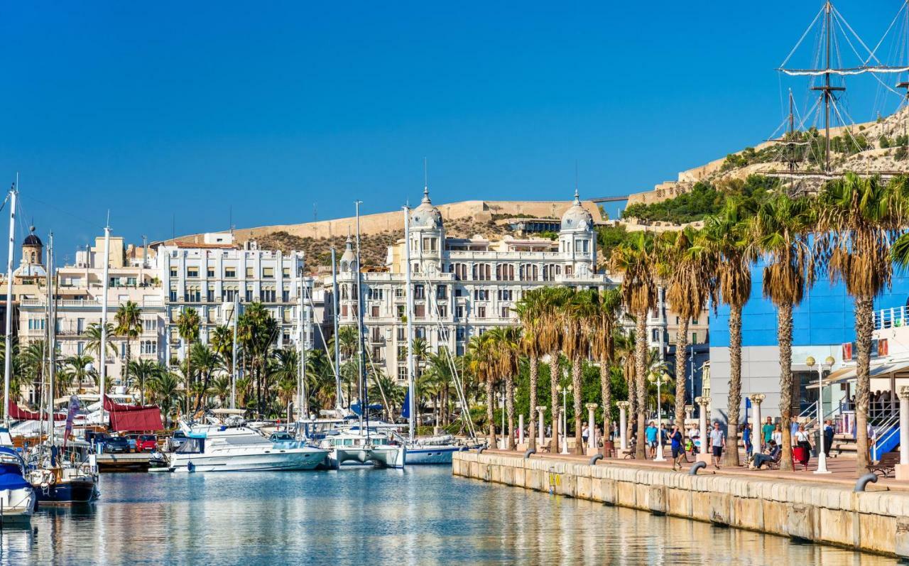 Family And Friends -Alicante Center Экстерьер фото